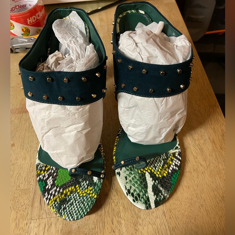 Lemon Drop Size 10 Karolyn Dark Green Snake Print Shoes